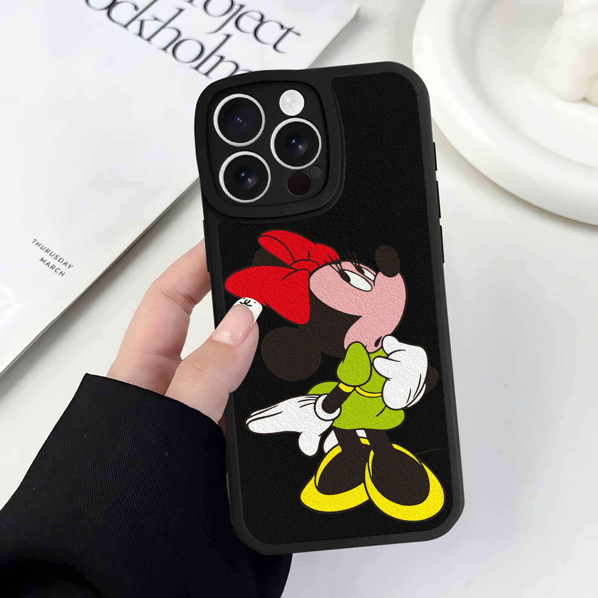 （画像用） ミッキーマウス Mickey Mouse 【iPhone 16シリーズ対応】シリコンスマホケース（レザー調） 材質：シリコン